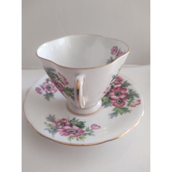 Vintage Royal Windsor Tea Cup & Saucer Set Pink Pansies Square shaped Cup - Picture 4 of 15
